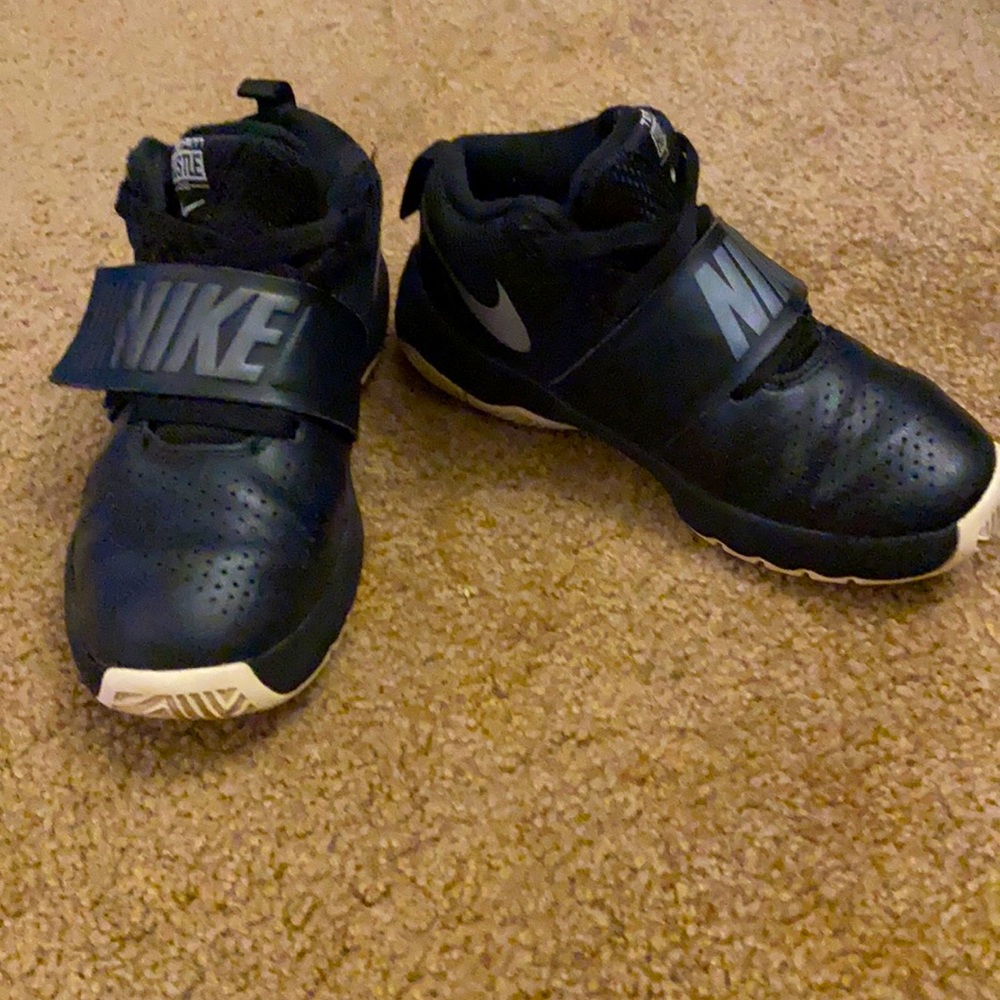 Nike boys tennis shoes